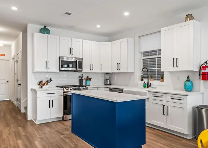 Beach House Steps Away From The Boardwalk And Beach With Ocean Views In Seaside Heights!