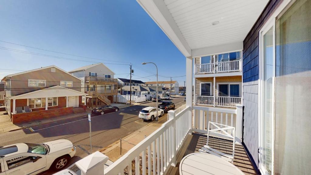 House Steps Away From The Boardwalk And With Ocean Views In Seaside Heights! Hébergement de vacances Seaside Heights