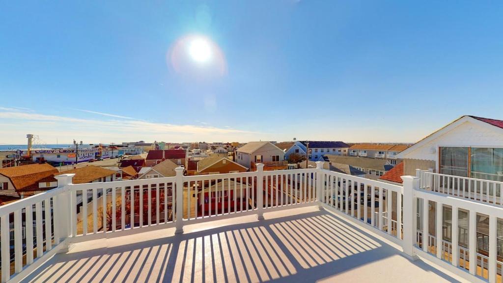 Hébergement de vacances House Steps Away From The Boardwalk And With Ocean Views In Seaside Heights! *