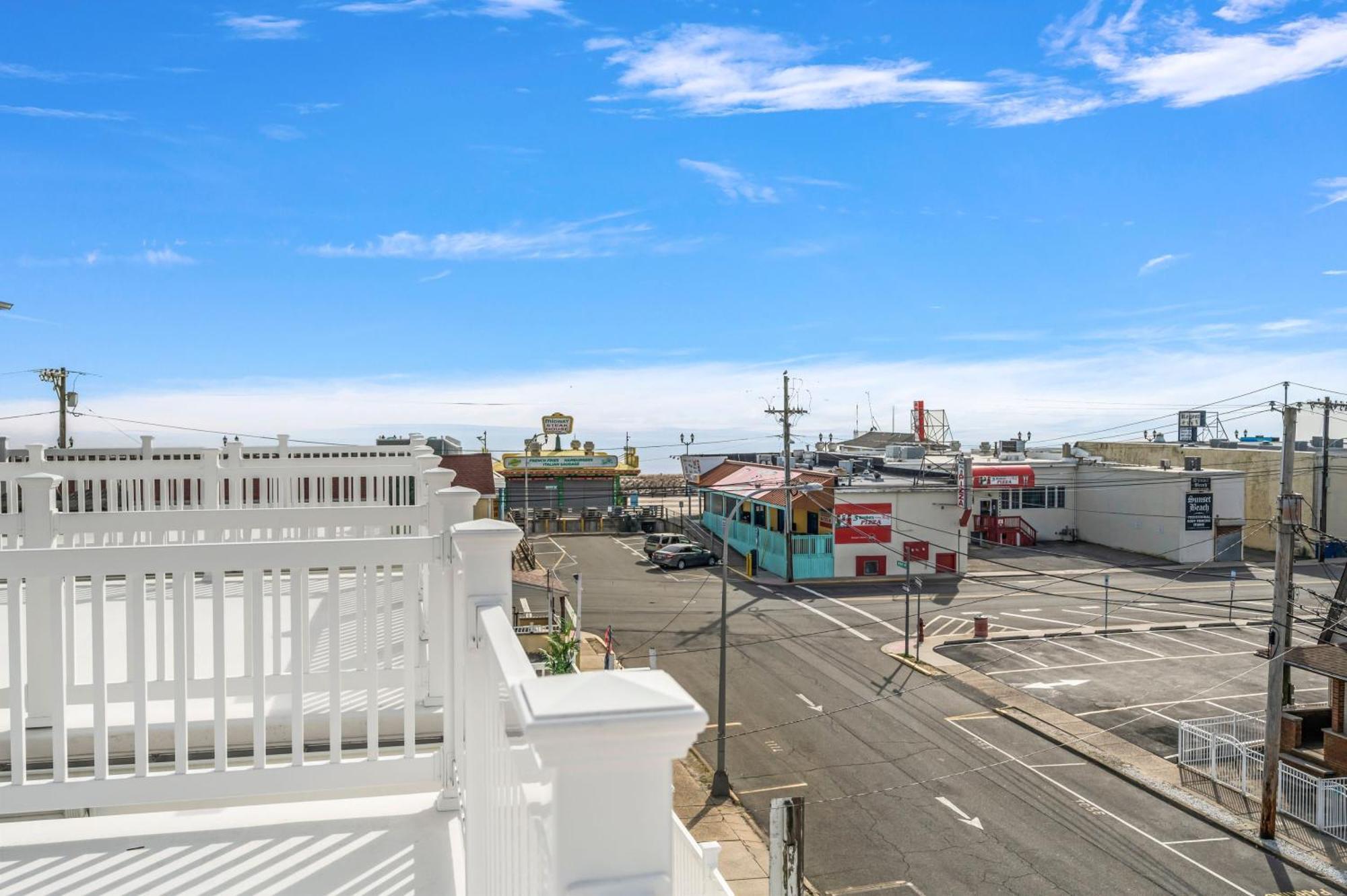 Hébergement de vacances House Steps Away From The Boardwalk And With Ocean Views In Seaside Heights! *