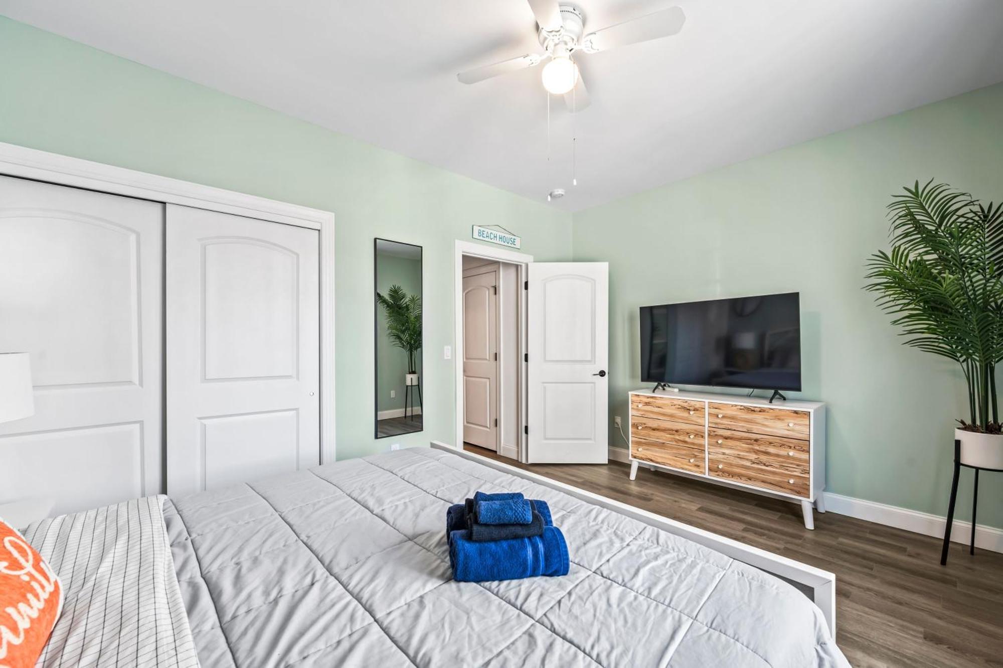 House Steps Away From The Boardwalk And With Ocean Views In Seaside Heights! Seaside Heights